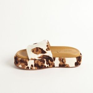 AM:PM Cow printed platform sandal Size 11